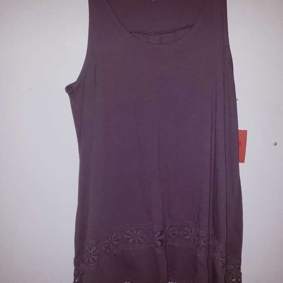 Adorable high low purple tank - Picture 1 of 4